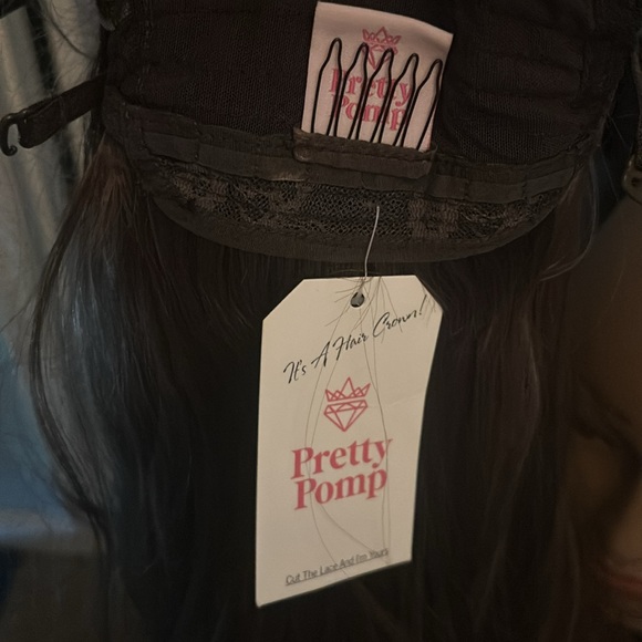 Stunning synthetic wig - Picture 9 of 9